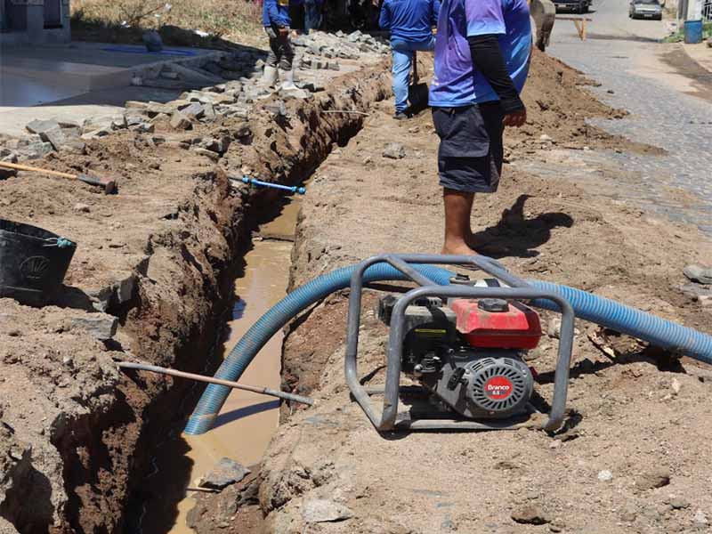 Assaré dá andamento às obras na cidade e distritos