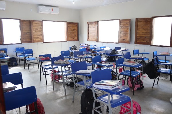 Em menos de um mês, Prefeitura entrega 6ª escola reformada