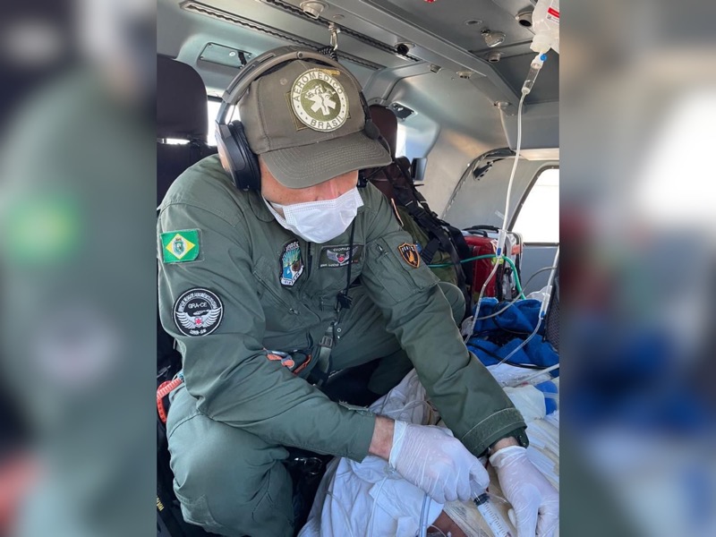 Homem que sofreu choque elétrico é transportado em helicóptero de Juazeiro para Fortaleza
