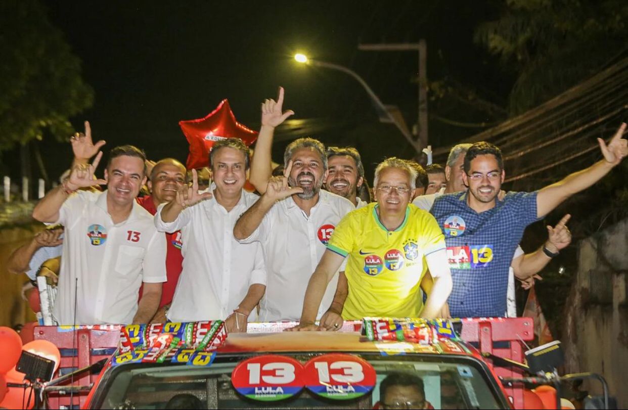 Camilo e Elmano reúnem adversários em carreata pró-Lula em Juazeiro do Norte