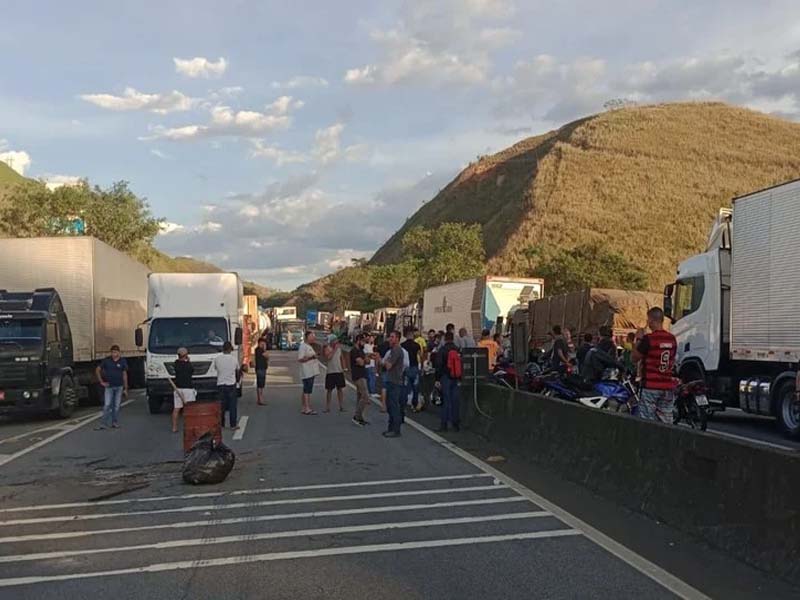 Aeroportos podem sofrer desabastecimento de combustível, alerta Abear