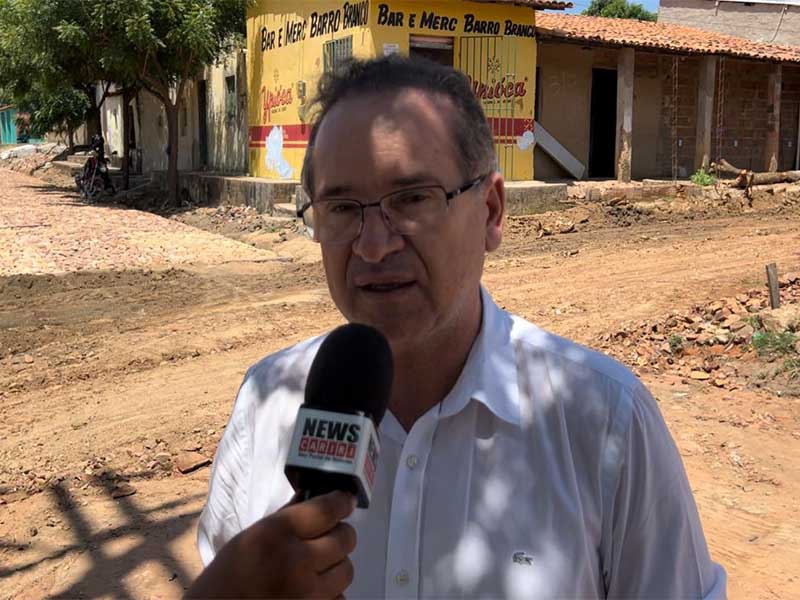 Vídeo: Zé Ailton fala sobre investimentos em pavimentação por meio do programa Caminhos do Crato