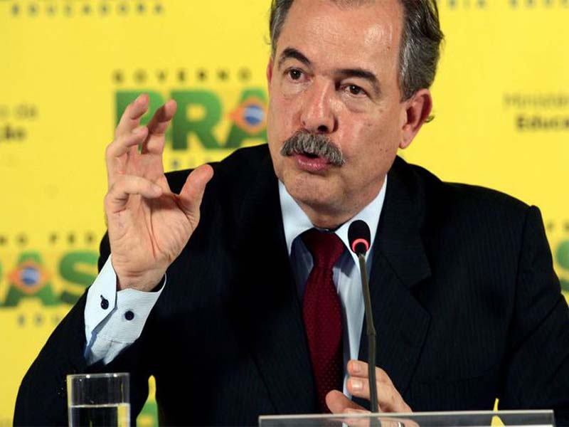 Ministro da Defesa de Lula será civil, diz Aloizio Mercadante