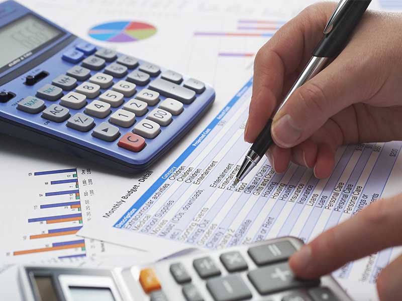 Seis de cada dez endividados vão usar o 13º para pagar dívida