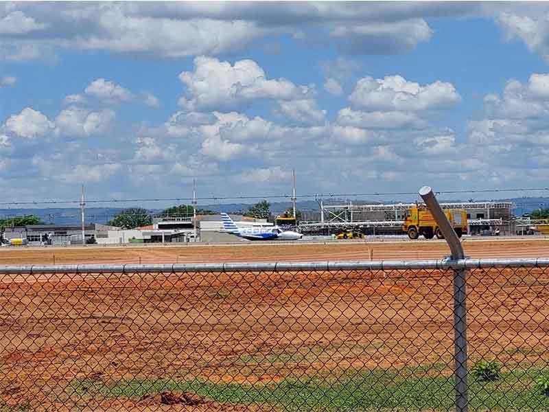 Vídeo: Avião derrapa na pista por falha em trem de pouso em Juazeiro do Norte