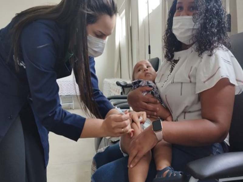 Barbalha realiza vacinação contra Covid-19 em bebês de 6 meses a 2 anos com comorbidades