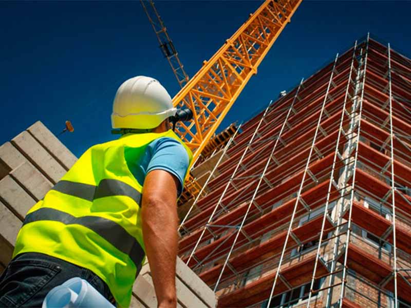 Após gerar 430 mil novas vagas, construção civil deve crescer 4,5% em 2023, diz estudo