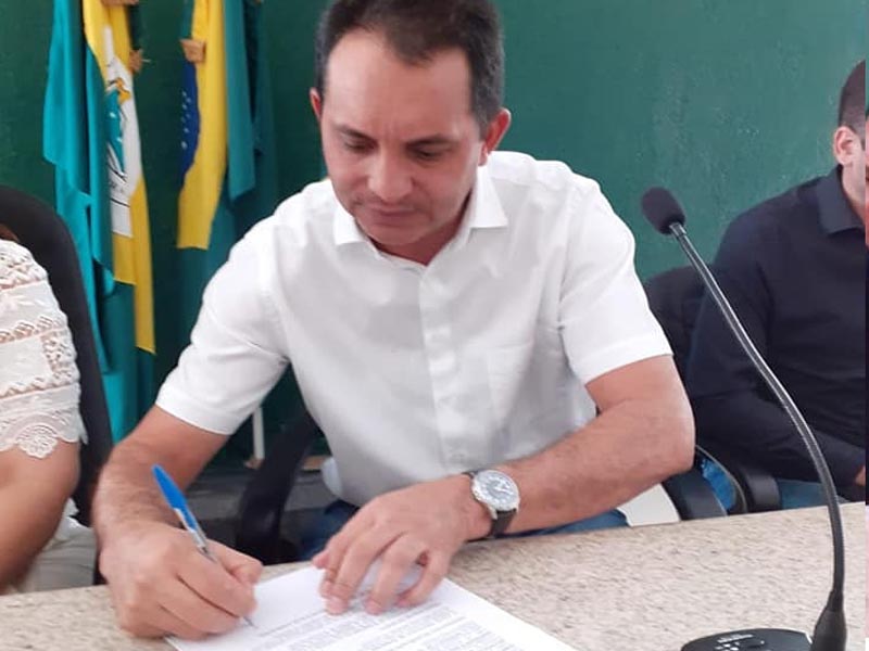 Com votação unânime, Odair de Matos é reeleito presidente da Câmara de Barbalha