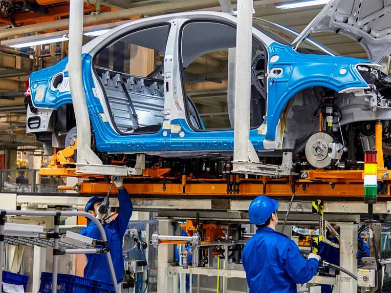 Montadoras param produção por falta de peças; trabalhador não chega às fábricas