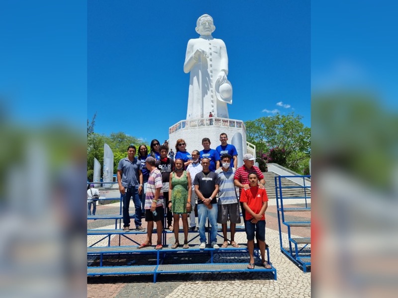 Pessoas em Situação de Rua do Crato realizam visita ao Horto, com equipe do Centro de Referência