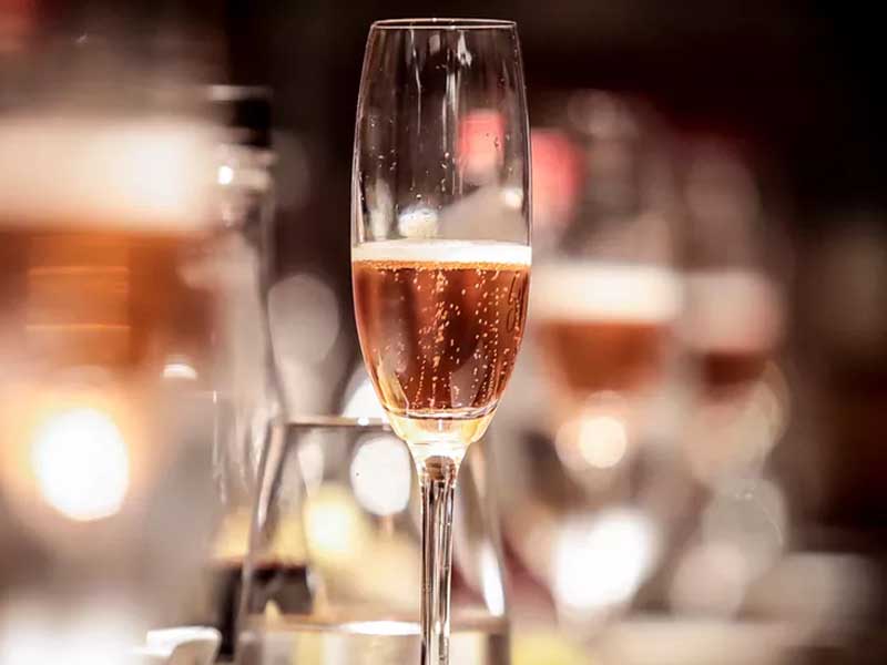 Vendas de espumantes no Natal e Réveillon devem ter crescimento de ao menos 15%, diz setor