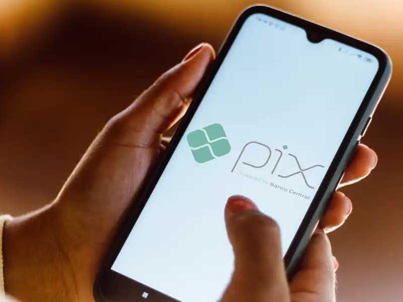 Pix bate recorde e ultrapassa 100 milhões de transações diárias pela 1ª vez