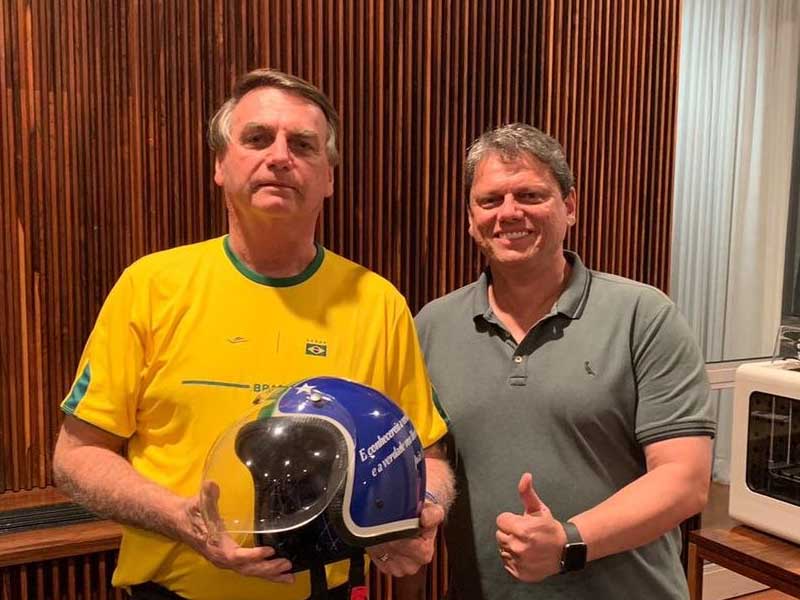 Após negar ser “bolsonarista raiz”, Tarcísio declara eterna gratidão a Bolsonaro