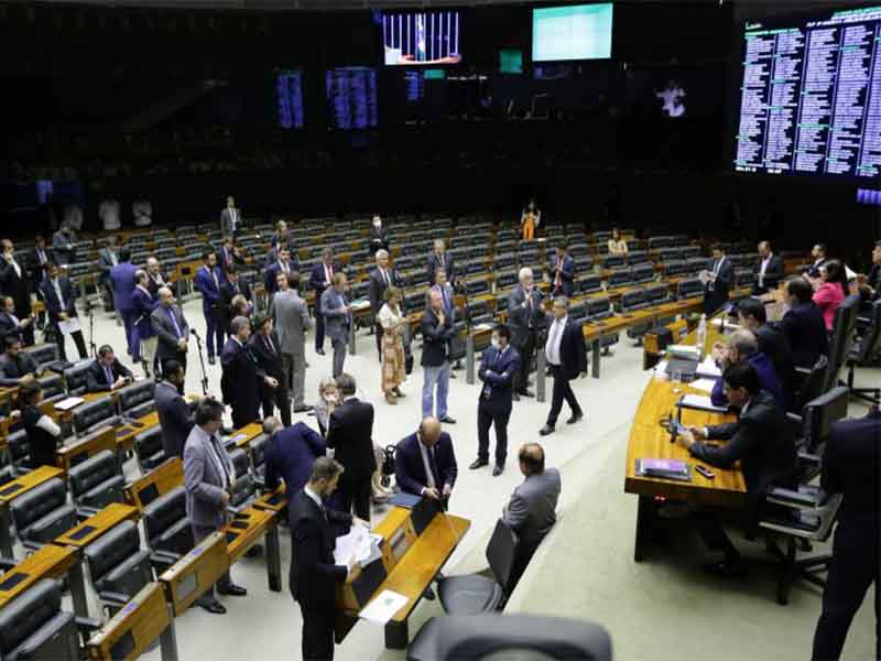 Câmara analisa nesta semana a PEC da Transição, que garante Bolsa Família de R$ 600