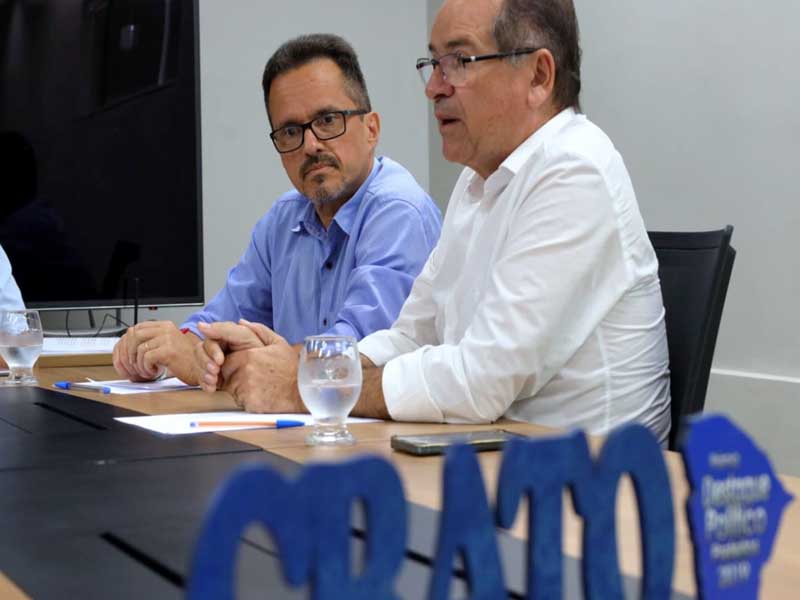 Prefeito Zé Ailton antecipa pagamento da 2ª parcela do 13º dos servidores do Crato para 9 de dezembro