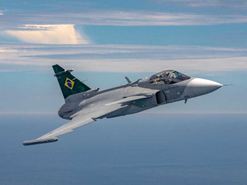 Brasil passa a operar caças Gripen, os mais avançados da América Latina
