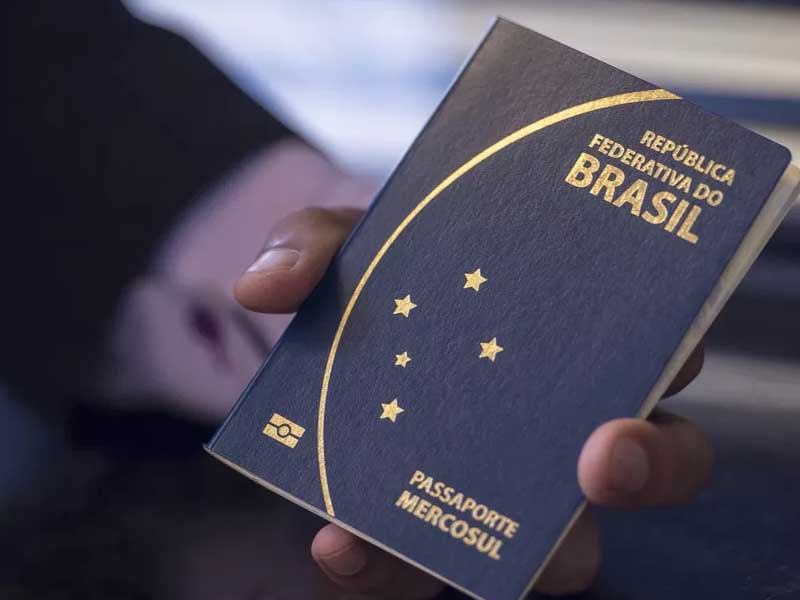 Fila de espera pelo passaporte chega a 100 mil pessoas, diz PF