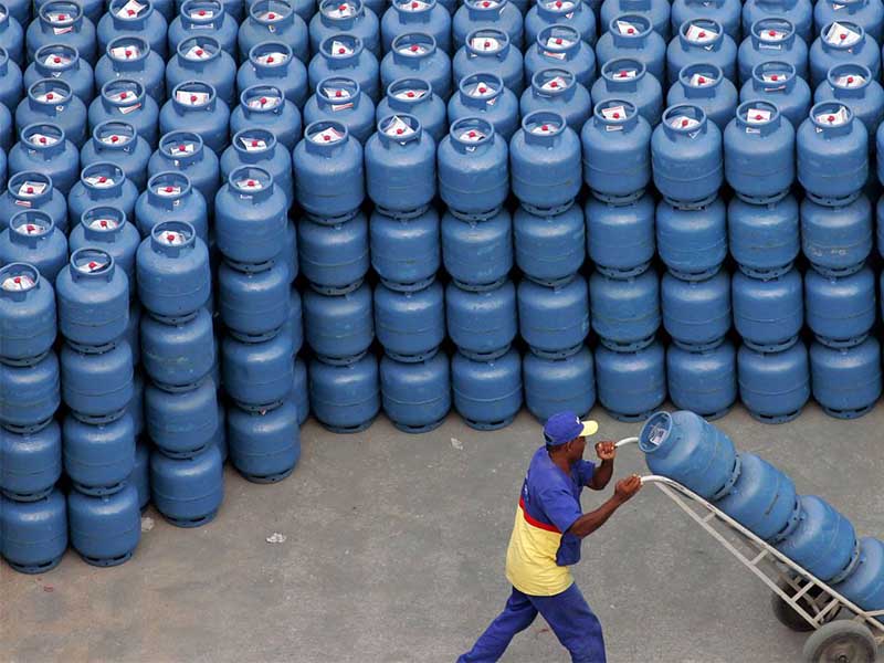 Petrobras anuncia redução de preços de venda de gás de cozinha a distribuidoras