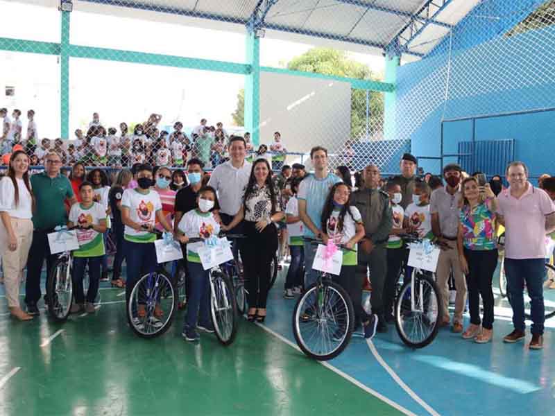 PMCE premia 27 alunos de escolas públicas de Juazeiro do Norte por desempenho em redação