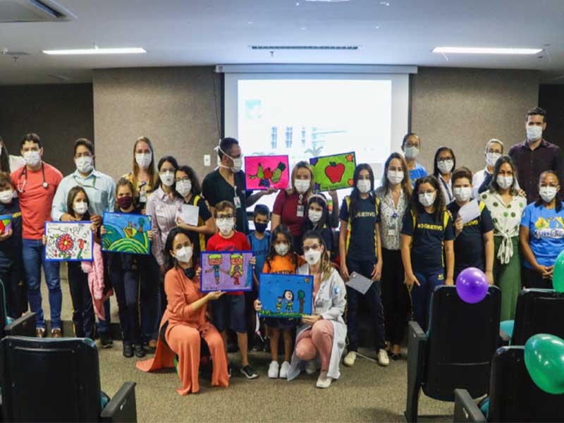 Hospital Regional do Cariri recebe doação de obras de arte feitas por estudantes de escola em Juazeiro do Norte