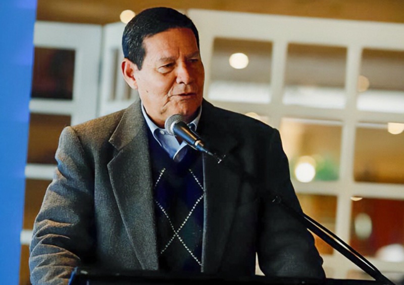 Mourão convoca rede nacional de TV e rádio para este sábado