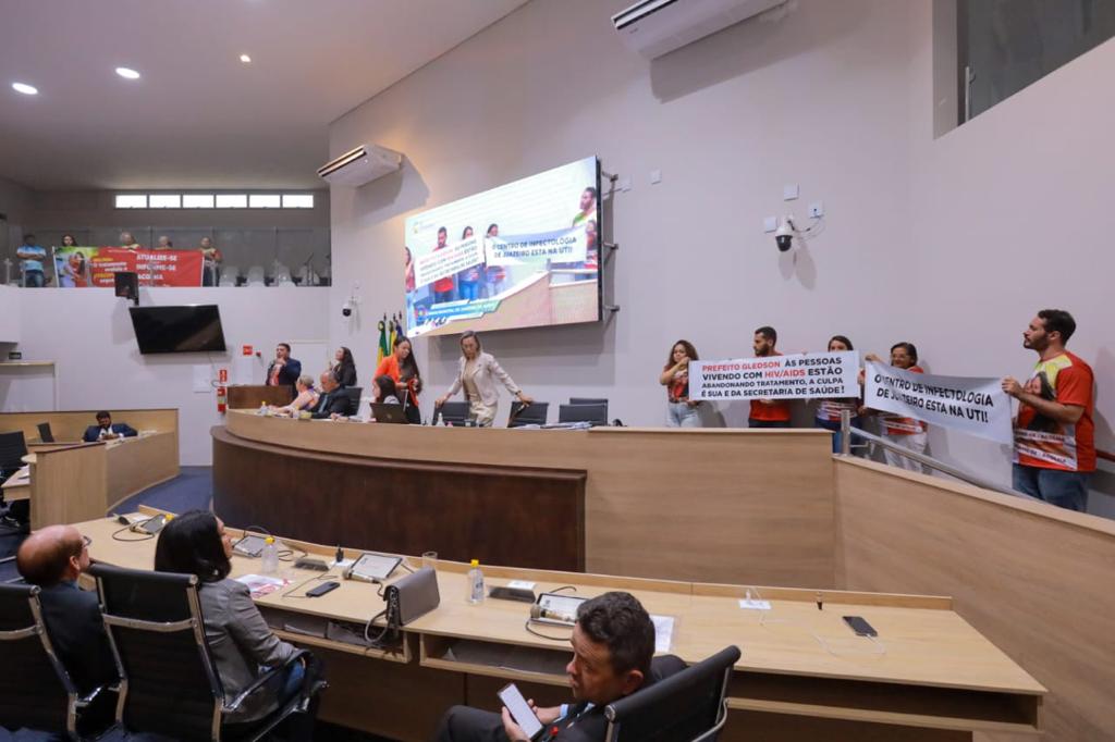 Anúncio do prefeito de não pagar 13º pauta discussões na Câmara Municipal de Juazeiro do Norte