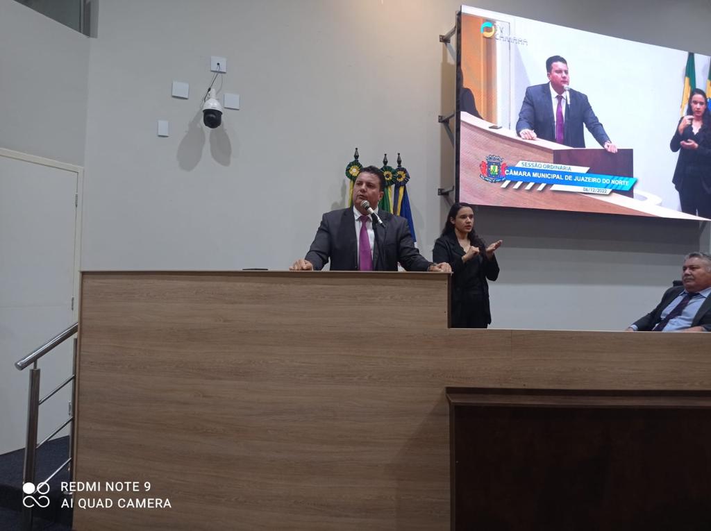 Vereadores de Juazeiro do Norte denunciam demissões na prefeitura e apontam gastos com parentes do prefeito