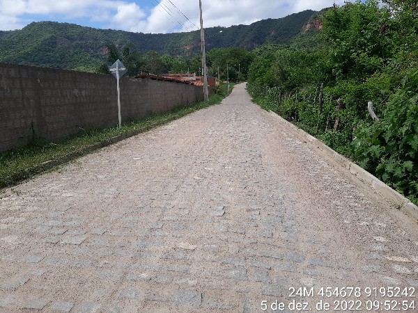 Prefeitura do Crato conclui estrada de acesso ao Sítio Chico Gomes