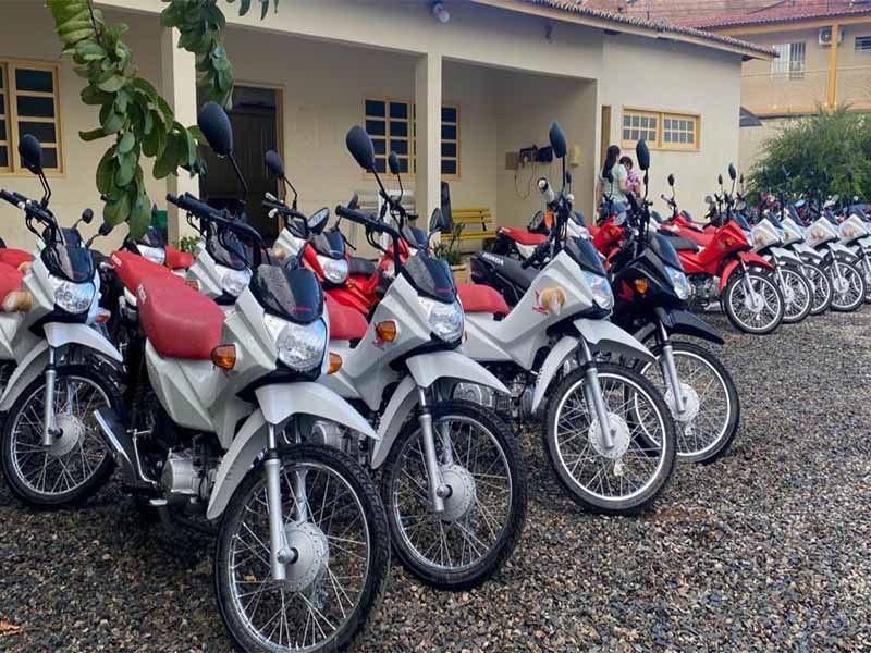 Agentes Comunitários de Saúde recebem motos 0km em Farias Brito