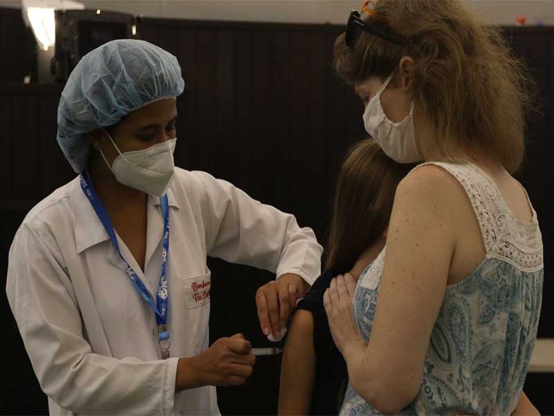 Saúde distribui 740 mil doses da CoronaVac para vacinação de crianças