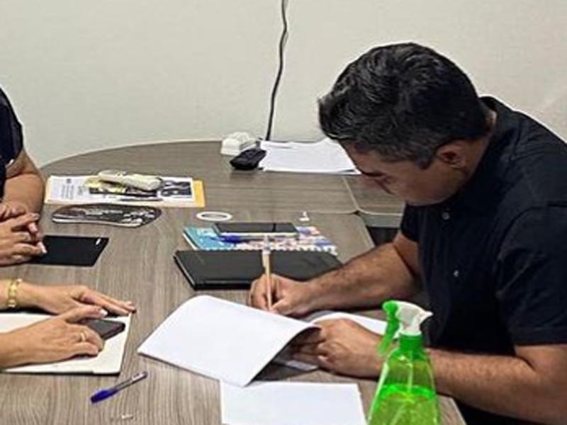 Penaforte anuncia reajuste para professores acima do piso nacional