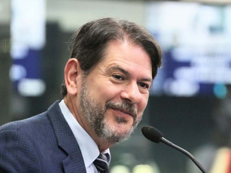 Cid Gomes retorna ao senado após 121 dias afastado
