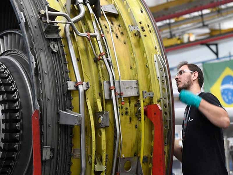 Produção industrial cai em 6 de 15 locais checados em novembro, diz IBGE