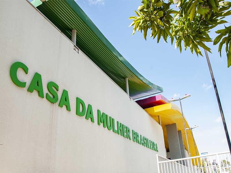 Casa da Mulher Brasileira celebra aniversário com oferta de serviços às mulheres cearenses