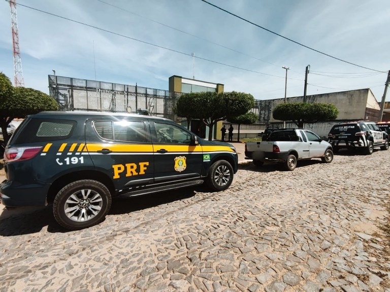Carro roubado em São Paulo há mais de dez anos é recuperado pela PRF em Várzea Alegre