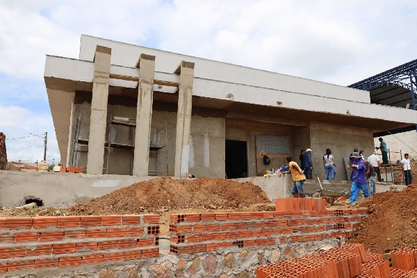 Obras de creche, pavimentação e reforma do CRAS beneficiam distrito de Ponta da Serra
