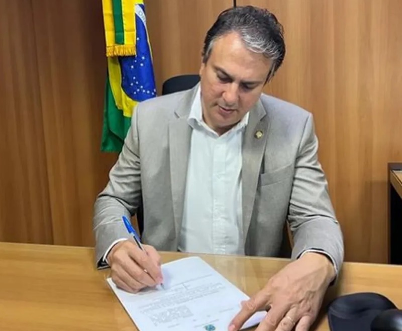 Ministro da Educação Camilo Santana anuncia reajuste de quase 15% no piso salarial dos professores