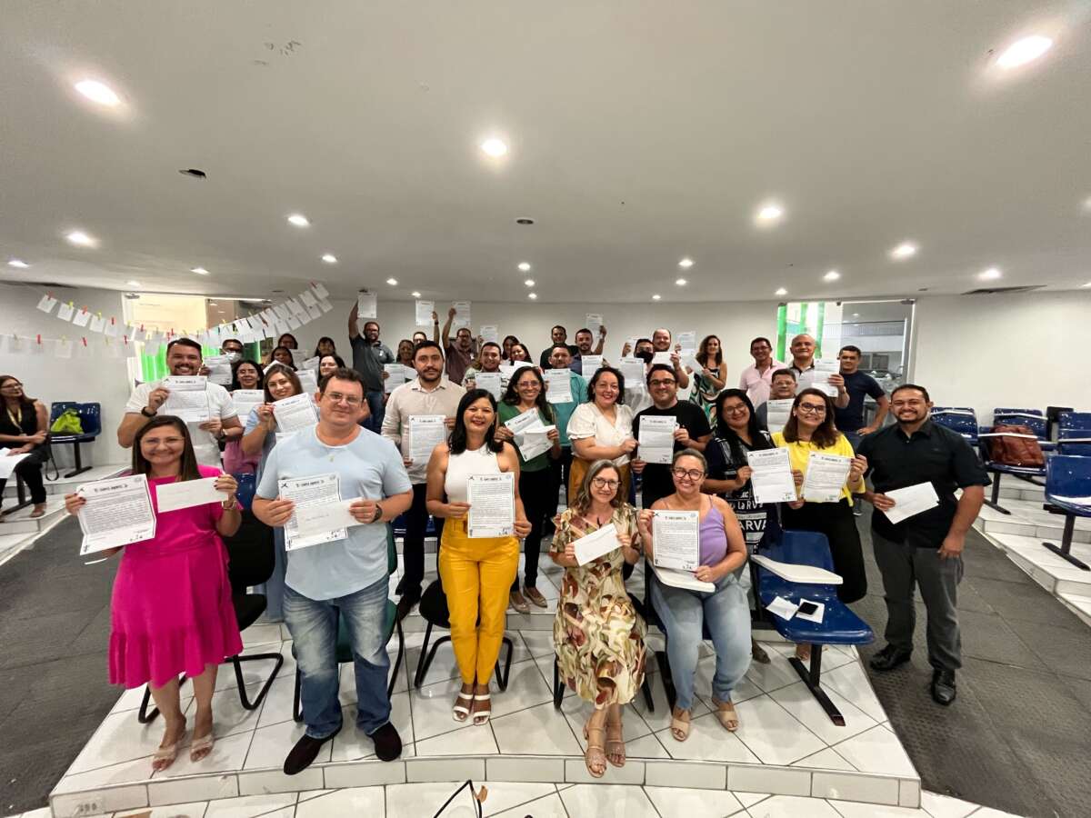 Dia Internacional da Educação: gestores escolares recebem cartas redigidas por alunos