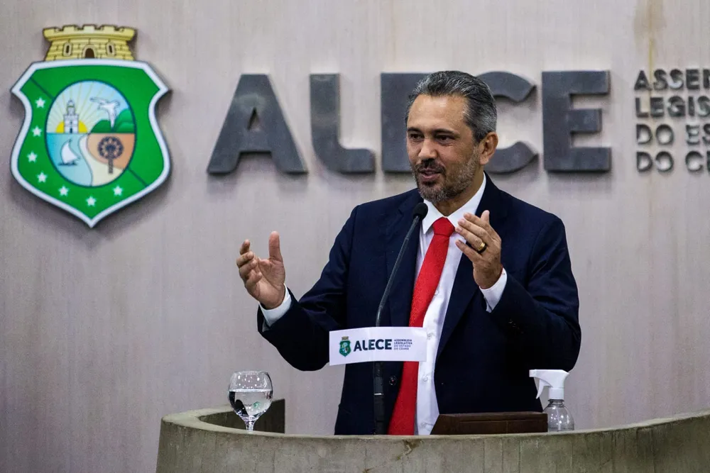 Governador Elmano confirma presença em evento que marca um ano dos ataques em Brasília