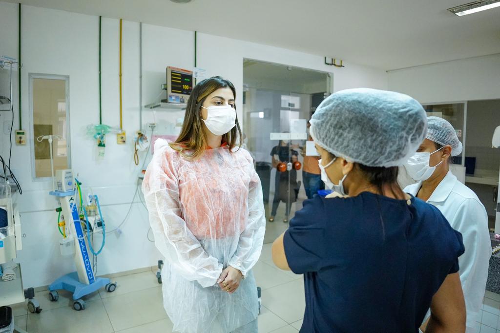 Presidenta Dra. Yanny visita Hospital Maternidade São Lucas e conversa com pacientes e colaboradores