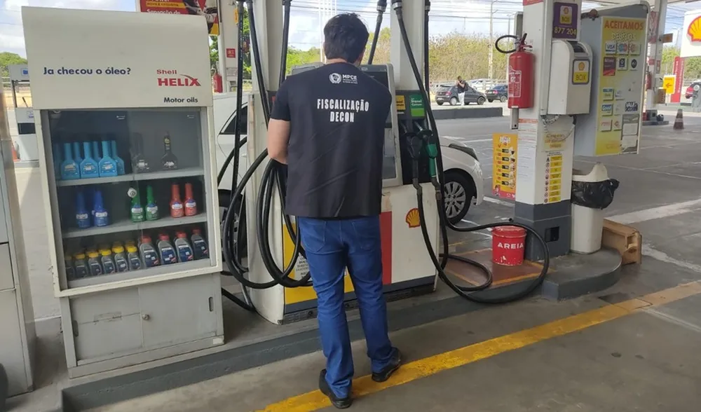 Decon fecha o cerco contra postos de combustíveis com cobranças abusivas; saiba como denunciar