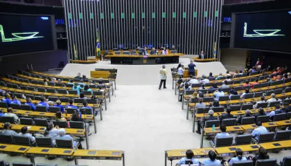 Partidos com ministérios no governo Lula representam 51% da Câmara dos Deputados