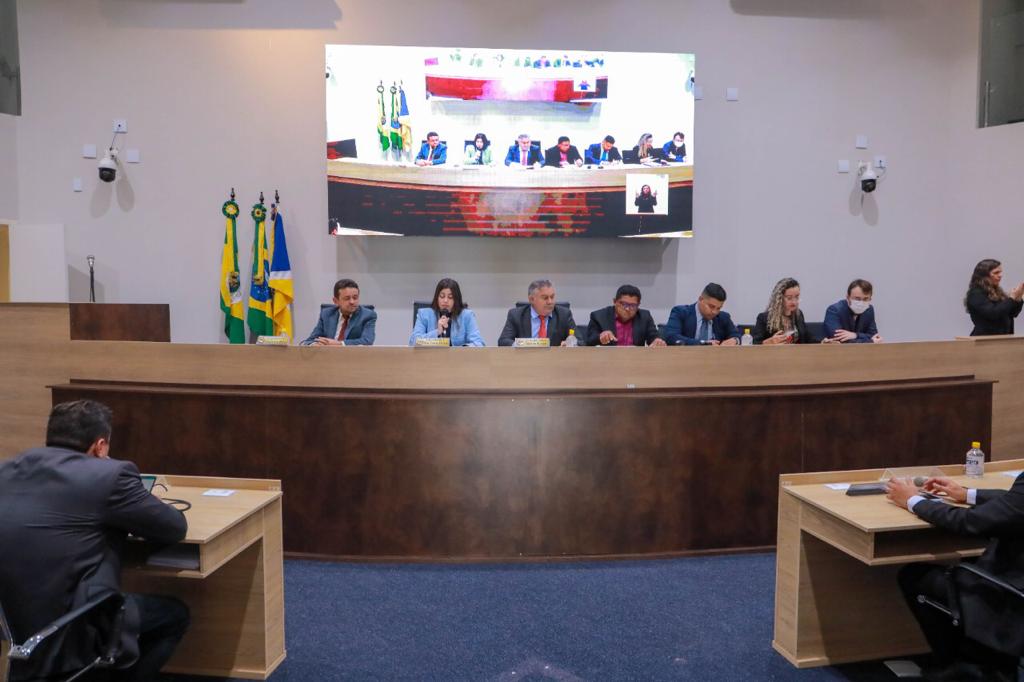 Em sessão extraordinária, Câmara de Juazeiro do Norte mantém veto do prefeito ao orçamento de 2023