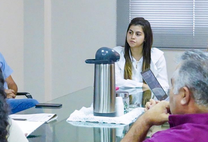 Dra. Yanny se reúne com vereadores e anuncia data da sessão extraordinária que apreciará vetos à LOA