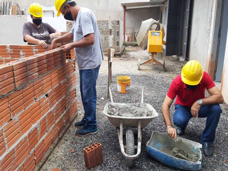 Juazeiro do Norte: inscrições para cursos de Pedreiro de Alvenaria e Instalador Hidráulico encerram dia 1º