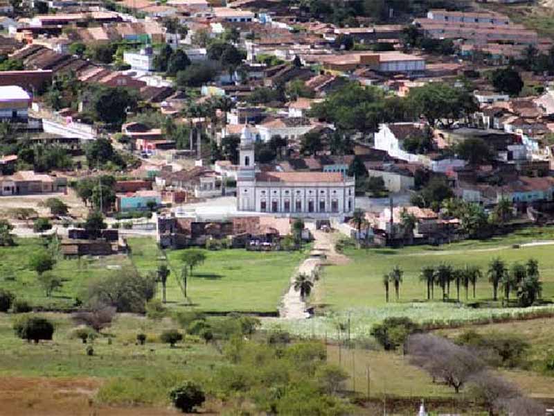 Prefeitura de Santana do Cariri gasta mais de R$ 300 mil com propaganda e deixa faltar remédio, denuncia vereador