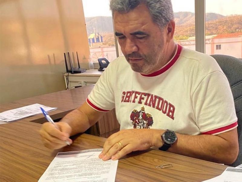 Farias Brito: Prefeito Deda Pereira anuncia reajuste de 15% aos professores