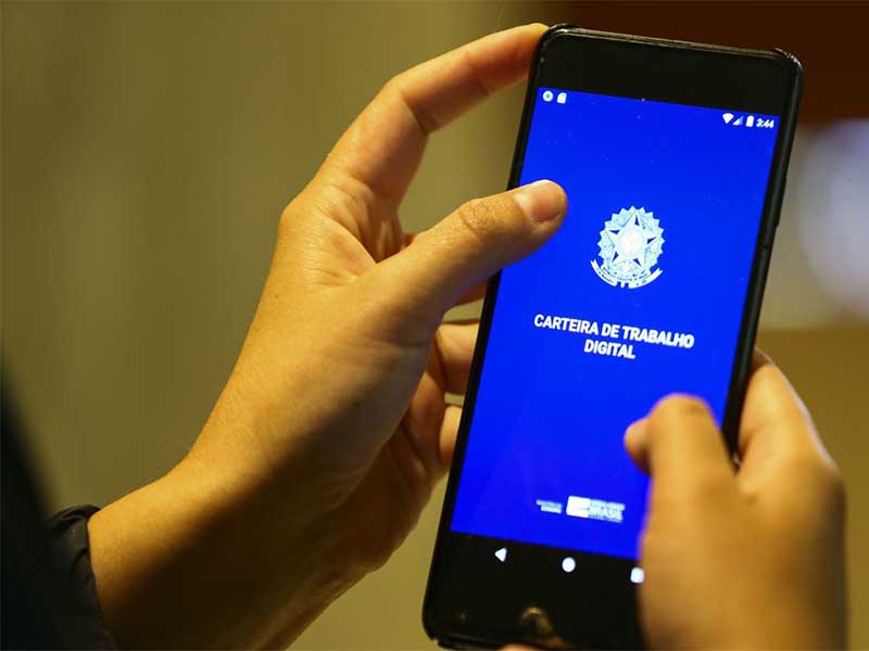 Emprego sem carteira assinada atingiu volume recorde em 2022