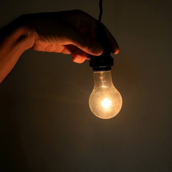 Projeto prevê subsídio na conta de luz para família de baixa renda com autista