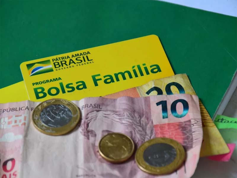 Bolsa Família: ministro diz ter indício de que 2,5 milhões recebem benefício de forma indevida